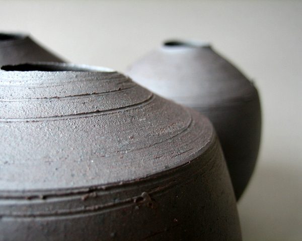 Elaine_Bolt_Dark_Metal vessel detail
