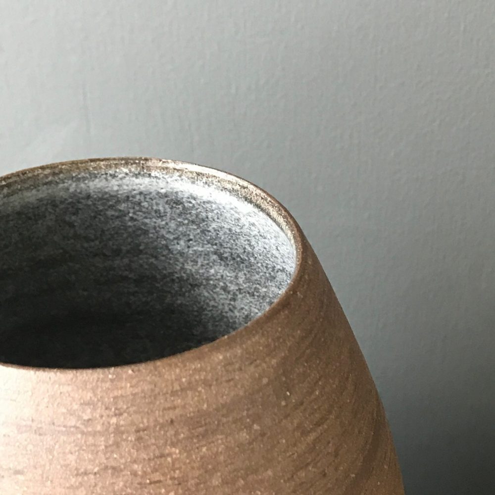 Yarn Ball vessel speckled brown (medium)